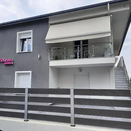 By The Sea Lejlighed