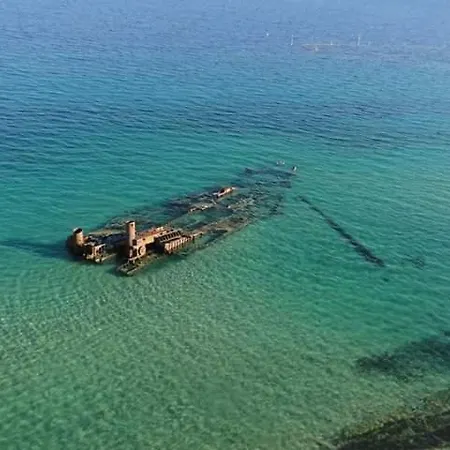 By The Sea * Peraía