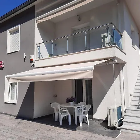 By The Sea Apartament *